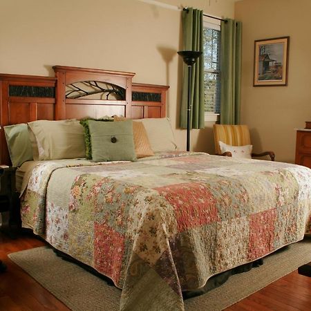 Seven Oaks Bed & Breakfast Highpoint エクステリア 写真