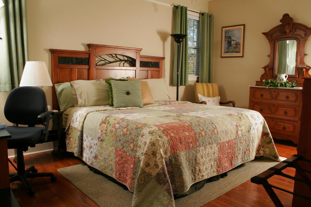 Seven Oaks Bed & Breakfast Highpoint エクステリア 写真